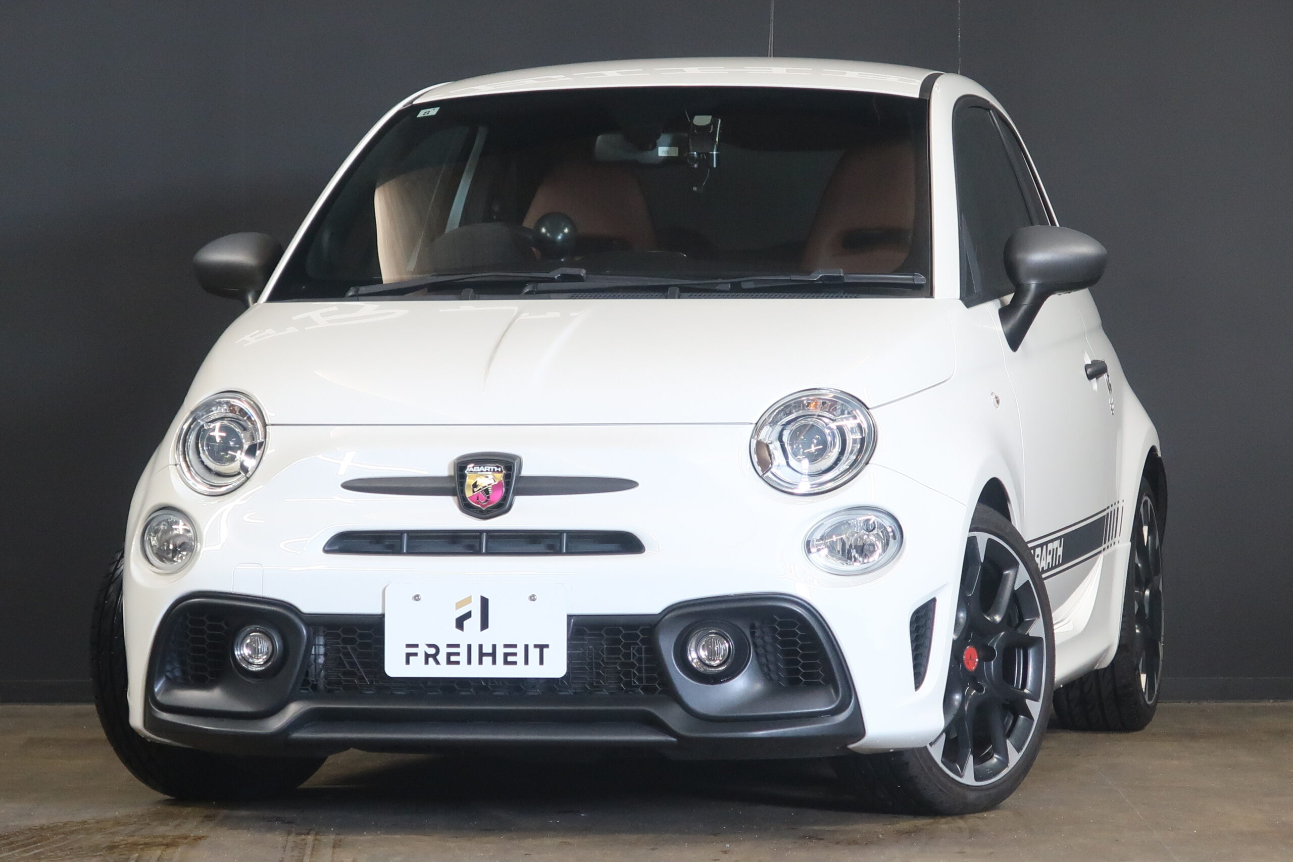 brenta アパルトモン別注 ABARTH500にAKRAPOVIC取り付け | RED POINT/レッドポイント